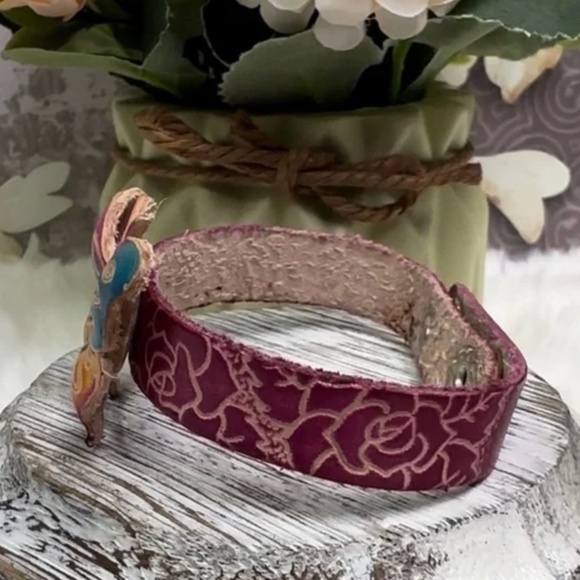 NWT Genuine Leather Handcrafted Butterfly Bracelet! Fits 6.5” to 8”. - Picture 3 of 7